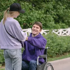Ile zarabia opiekun osoby niepełnosprawnej? Zaskakujące zmiany w wynagrodzeniach