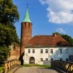 Zamek w Karłowicach: historia, tajemnice i praktyczne informacje dla turystów