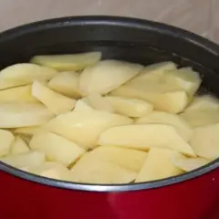 Ile gotować ziemniaki w zupie, aby były idealnie miękkie?