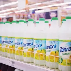 Jak zafarbować plamy po wybielaczu i uratować ulubione ubrania