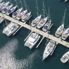 Ile kosztuje wynajem jachtu? Zaskakujące ceny i porady na start