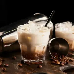 Biały rusek drink - prosty przepis na klasyczny koktajl z historią