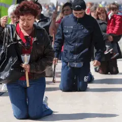 Czy wiara pomaga w znoszeniu cierpienia? Analiza jej wpływu na życie