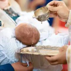 Ile kosztuje chrzest w kościele? Sprawdź, co wpływa na ceny