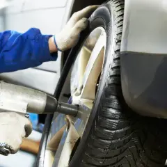 Ile kosztuje naprawa opony? Sprawdź ceny i uniknij wysokich kosztów
