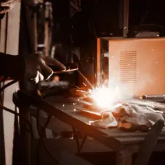 Jakie innowacje wprowadzają nowoczesne spawarki laserowe?