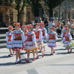 Taniec polka skąd pochodzi? Odkryj zaskakujące fakty o jego historii