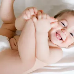 Jaki rozmiar pampersów dla niemowlaka? Uniknij nieodpowiednich wyborów