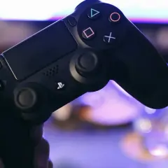Co warto kupić dla gracza i jakie akcesoria wybrać spośród gadżetów do PS4?