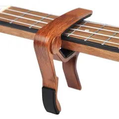 Jaki kapodaster do ukulele wybrać? Kluczowe wskazówki i modele.