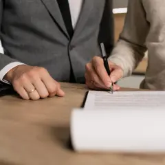 Czy notariusz sprawdza zadłużenie mieszkania? Oto, co musisz wiedzieć