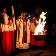 Co oznaczają symbole na paschale? Odkryj ich głębokie znaczenie