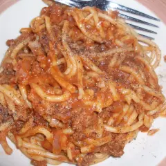 Spaghetti z chili i czosnkiem – prosty przepis na smakowite danie