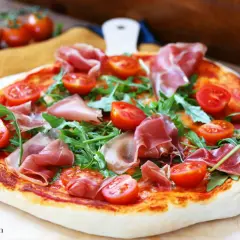 Włoska pizza przepis ciasto – idealne ciasto na pizzę, nawet bezglutenowe