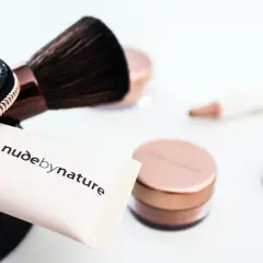 Jak rozjaśnić korektor - proste sposoby na idealny odcień
