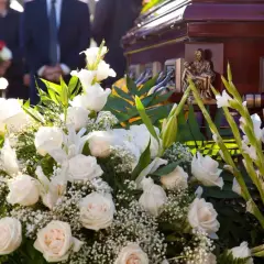 Jakie kwiaty na pogrzeb dziecka? Wybierz najpiękniejsze i delikatne aranżacje