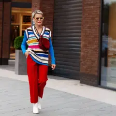 Co ubrać do czerwonych spodni, aby wyglądać stylowo i modnie?