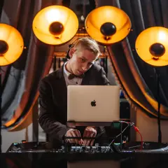 O co pytać DJ-a weselnego, aby uniknąć rozczarowania na weselu