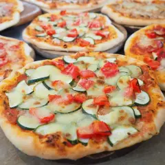 Jak zrobić szybko pizzę: prosty przepis na pyszną kolację w 15 minut