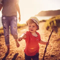 Gdzie jechać z rocznym dzieckiem: bezpieczne miejsca na wakacje