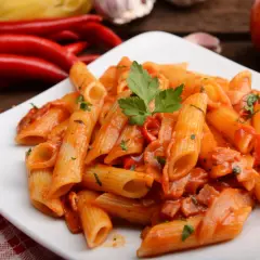 Prosty przepis na penne z boczkiem – idealny obiad w 30 minut