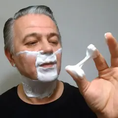 Jak się golić maszynką na żyletki bez podrażnień i z efektem