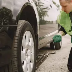 Gdzie podłożyć lewarek Skoda Octavia, aby uniknąć uszkodzeń?
