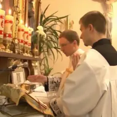 Jak się ubrać na msze trydencką, aby zachować elegancję i skromność