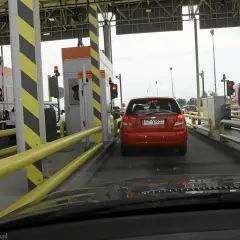 Jak płacić na bramkach autostradowych i uniknąć problemów – poradnik