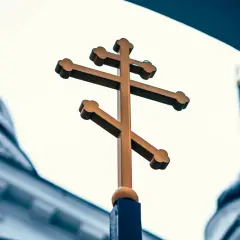 Czy katolik może nosić krzyż prawosławny? Prawda, która zaskakuje