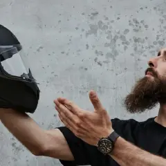 Kask ABS czy poliwęglan - co wybrać dla maksymalnego bezpieczeństwa?