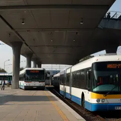 Jak dojechać do węzła przesiadkowego w Rokietnicy?