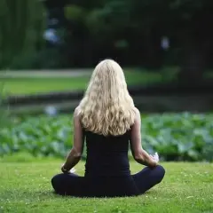 Jak zacząć medytację mindfulness i uniknąć najczęstszych błędów