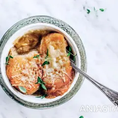 Jak zrobić zupę cebulową - prosta receptura na pyszny smak