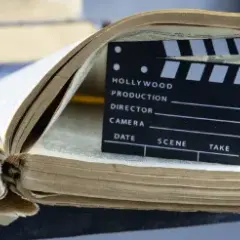 Dlaczego maratony filmowe i serialowe stały się tak popularne? Analiza trendu