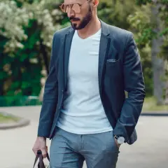Eleganckie stylizacje męskie. Jak nie popełnić modowej wpadki w każdej sytuacji