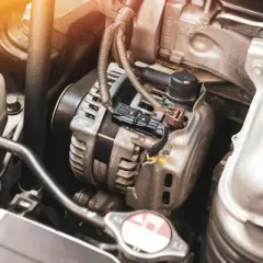 Zepsuty alternator czy akumulator? Jak rozpoznać problem w aucie