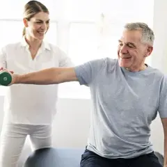Czym jest rehabilitacja w systemie stacjonarnym i dla kogo?