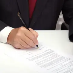 Kiedy pozwany otrzymuje odpis pozwu? Poznaj ważne terminy i procedury
