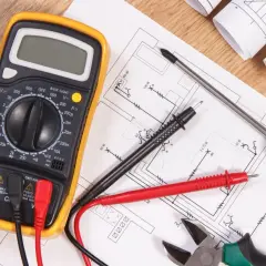 Ile trwa kurs elektryka? Poznaj czas trwania różnych szkoleń