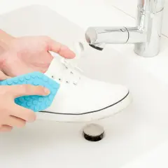 Jak wybielić zżółknięte buty i przywrócić im nowy wygląd