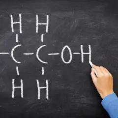 Co to jest alkohol w chemii? Zrozumienie definicji i struktury
