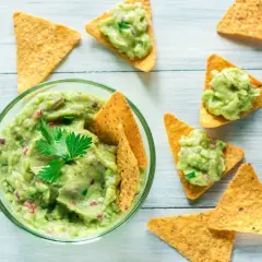 Cómo se hace el guacamole para nachos que sorprenderá a todos