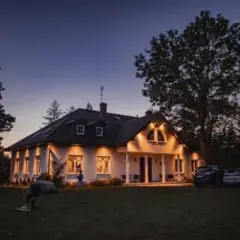 Dworek Dębina - Komfortowe noclegi blisko plaży i atrakcji