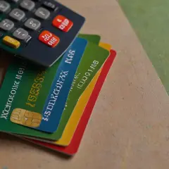 Kredyt konsolidacyjny - Czy warto? Plusy i minusy konsolidacji