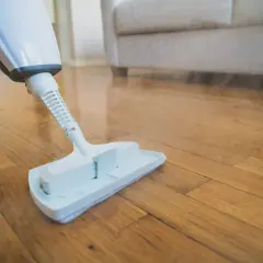 Czy mop parowy nadaje się do parkietu? Bezpieczne czyszczenie drewnianych podłóg