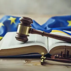 Co to jest implementacja dyrektyw i jak się ją realizuje? 