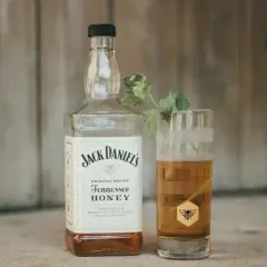 Whisky miodowe z czym pić? Odkryj najlepsze połączenia i przepisy
