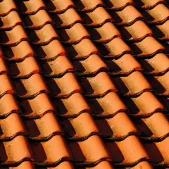 Ile kosztuje dachówka betonowa? Poznaj ceny i czynniki wpływające na koszt