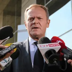 Ile języków zna Donald Tusk? Zaskakujące fakty o jego umiejętnościach